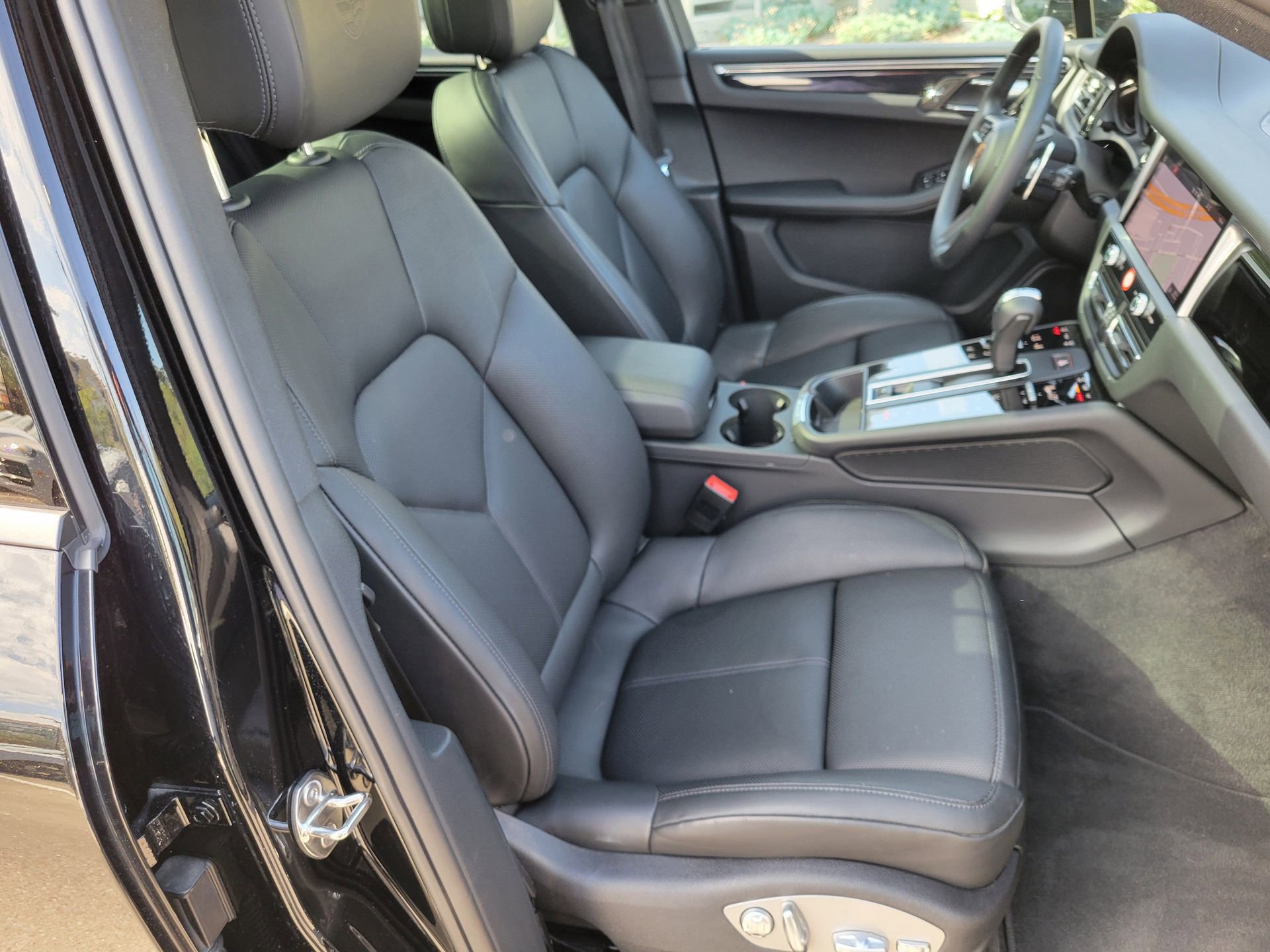 Used 2025 Porsche Macan image 29