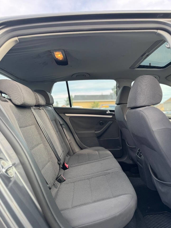 Used 2009 Volkswagen Rabbit S image 14