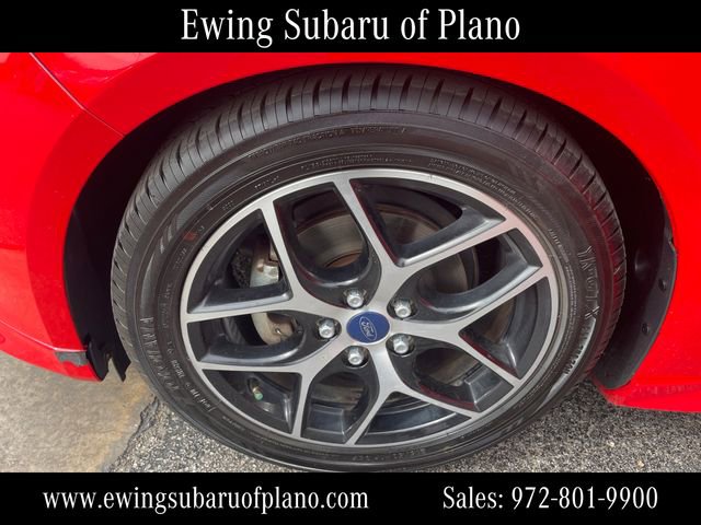 Used 2015 Ford Focus SE w/ SE Sport Package image 25
