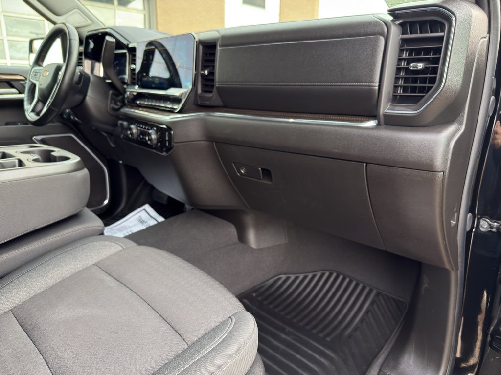 Used 2025 Chevrolet Silverado 1500 LT AWD/4WD image 47
