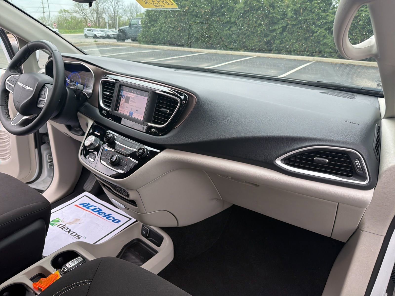 Used 2023 Chrysler Voyager LX FWD image 31