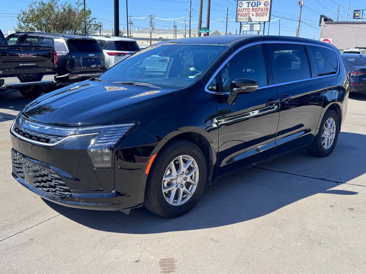 Used 2027 Chrysler Pacifica Select