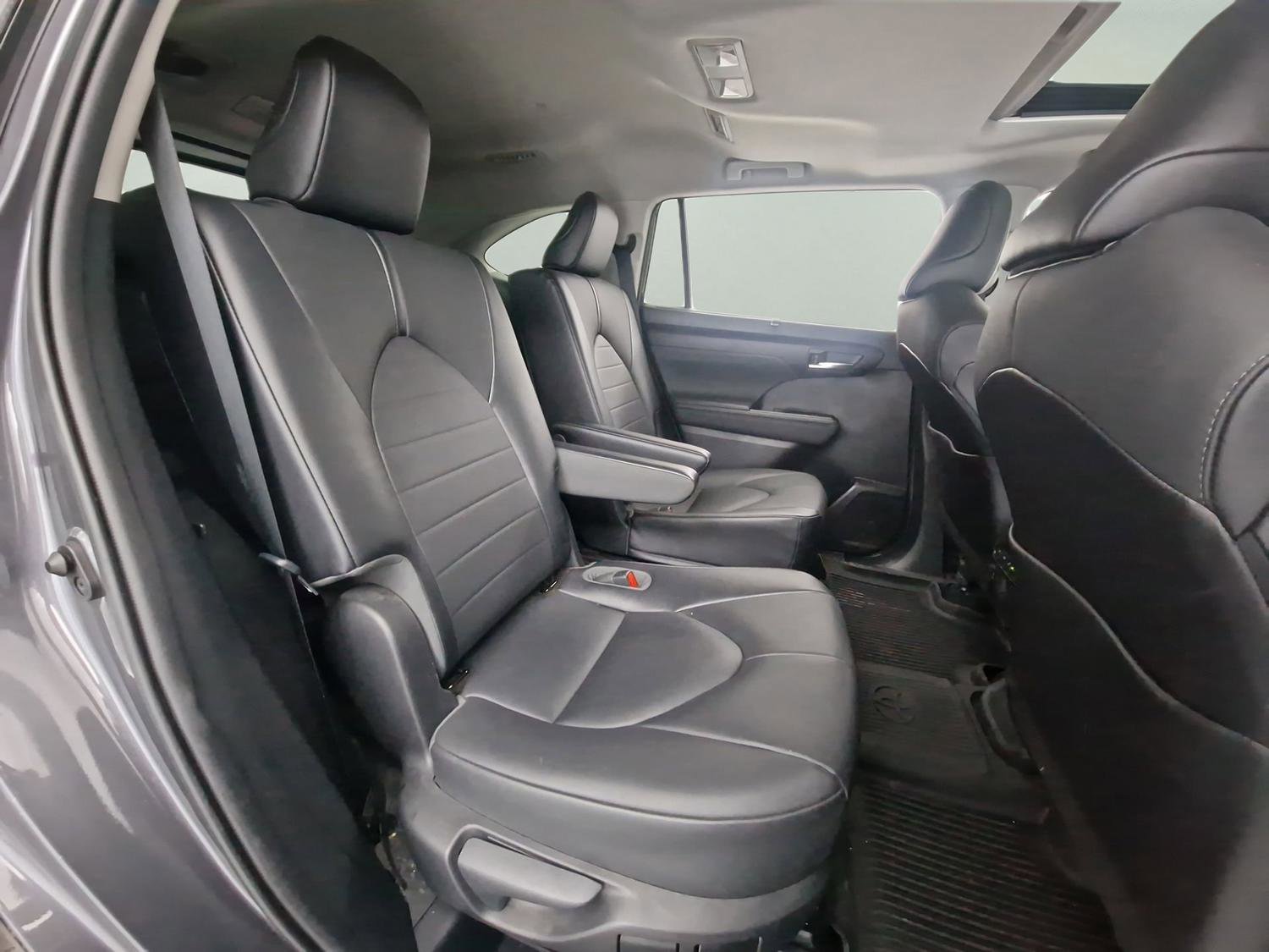 Used 2021 Toyota Highlander XLE image 34