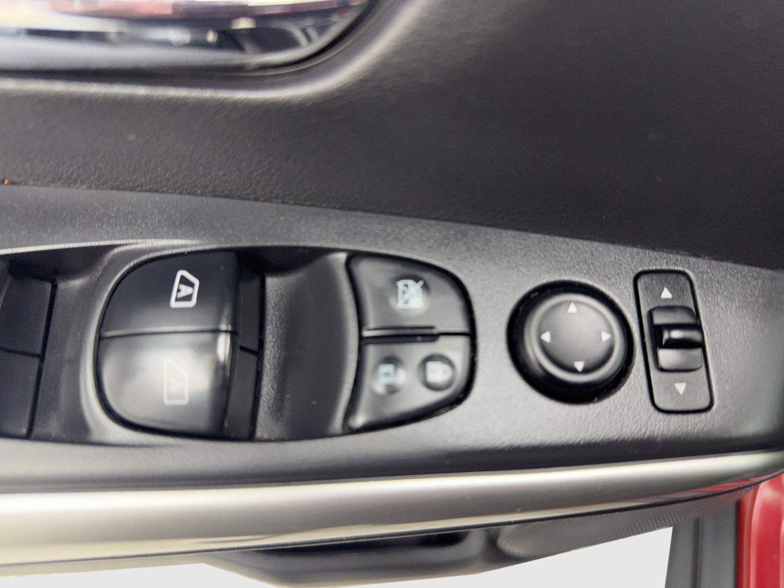 Used 2019 Nissan Kicks SR w/ Exterior Package FWD image 25