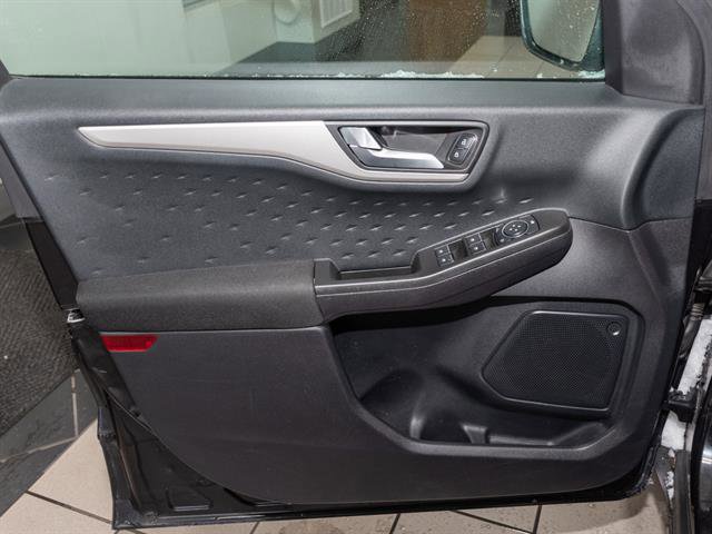 Used 2020 Ford Escape SE image 11