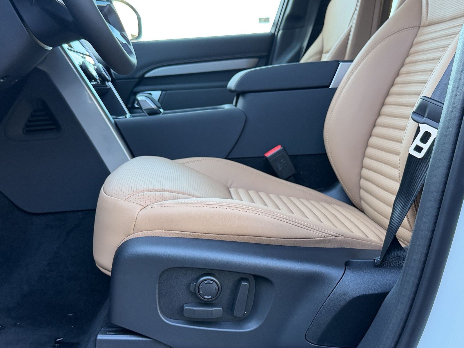 New 2026 Land Rover Discovery Limited Edition AWD/4WD image 5