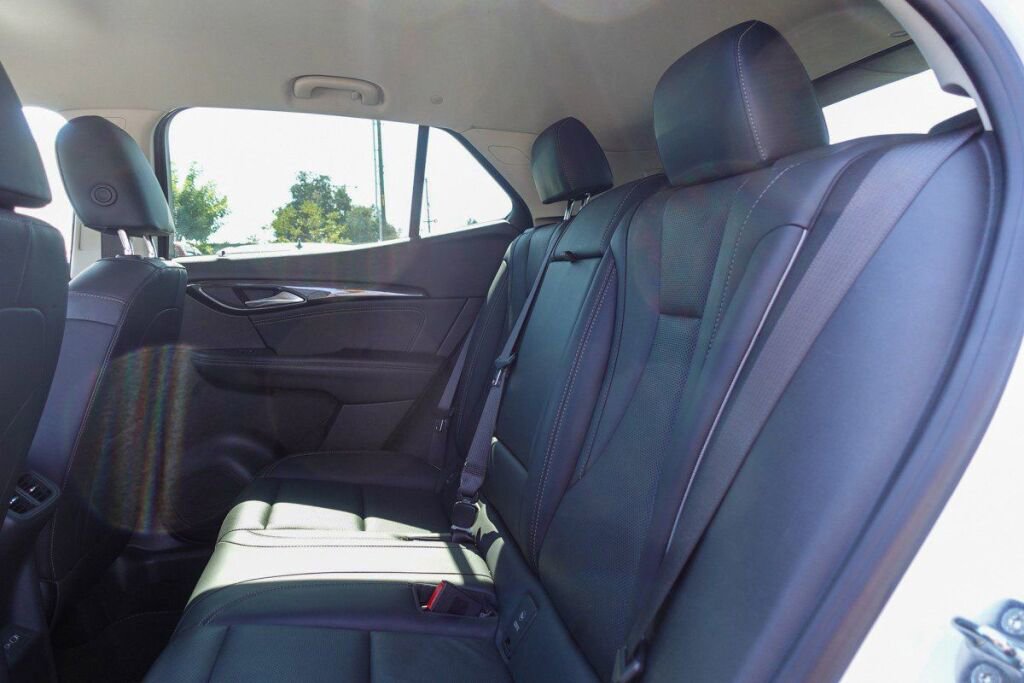 Used 2023 Buick Envision Essence image 11