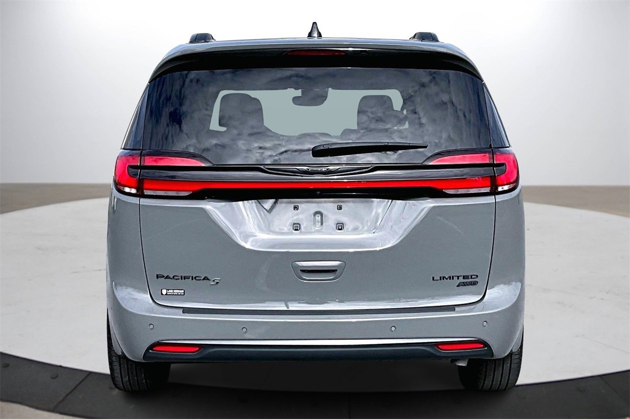 Used 2023 Chrysler Pacifica Limited w/ S Appearance Package image 7