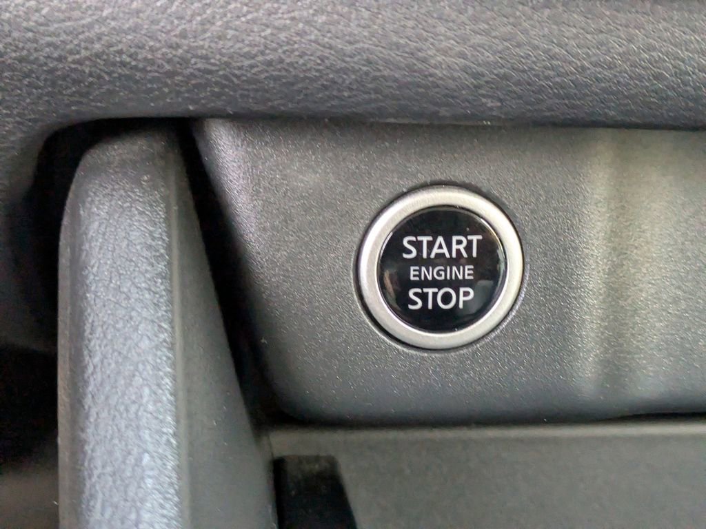 Used 2023 Nissan Rogue SV image 28