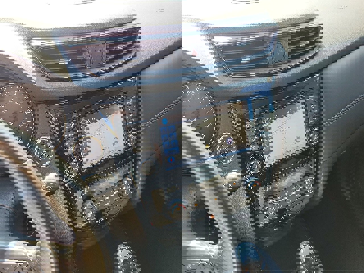 Used 2017 Nissan Rogue SL image 24