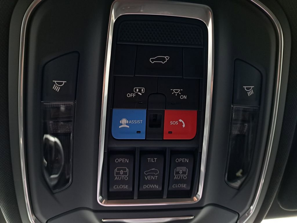 New 2025 Jeep Grand Cherokee Limited w/ Black Appearance Package AWD/4WD image 26