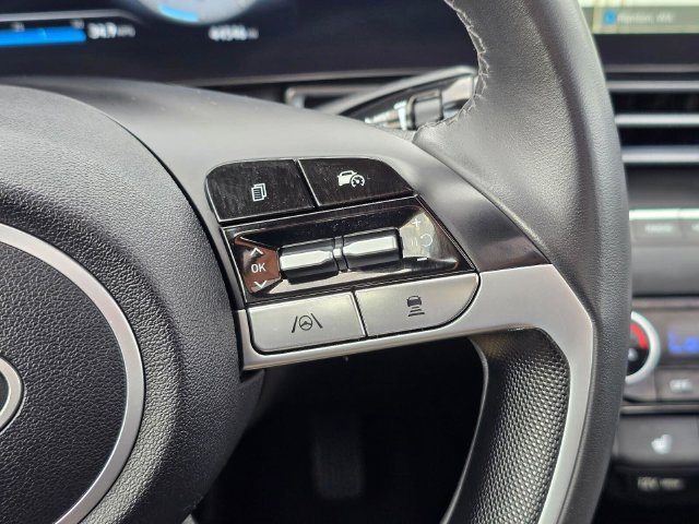 Used 2025 Hyundai Elantra SEL FWD image 29