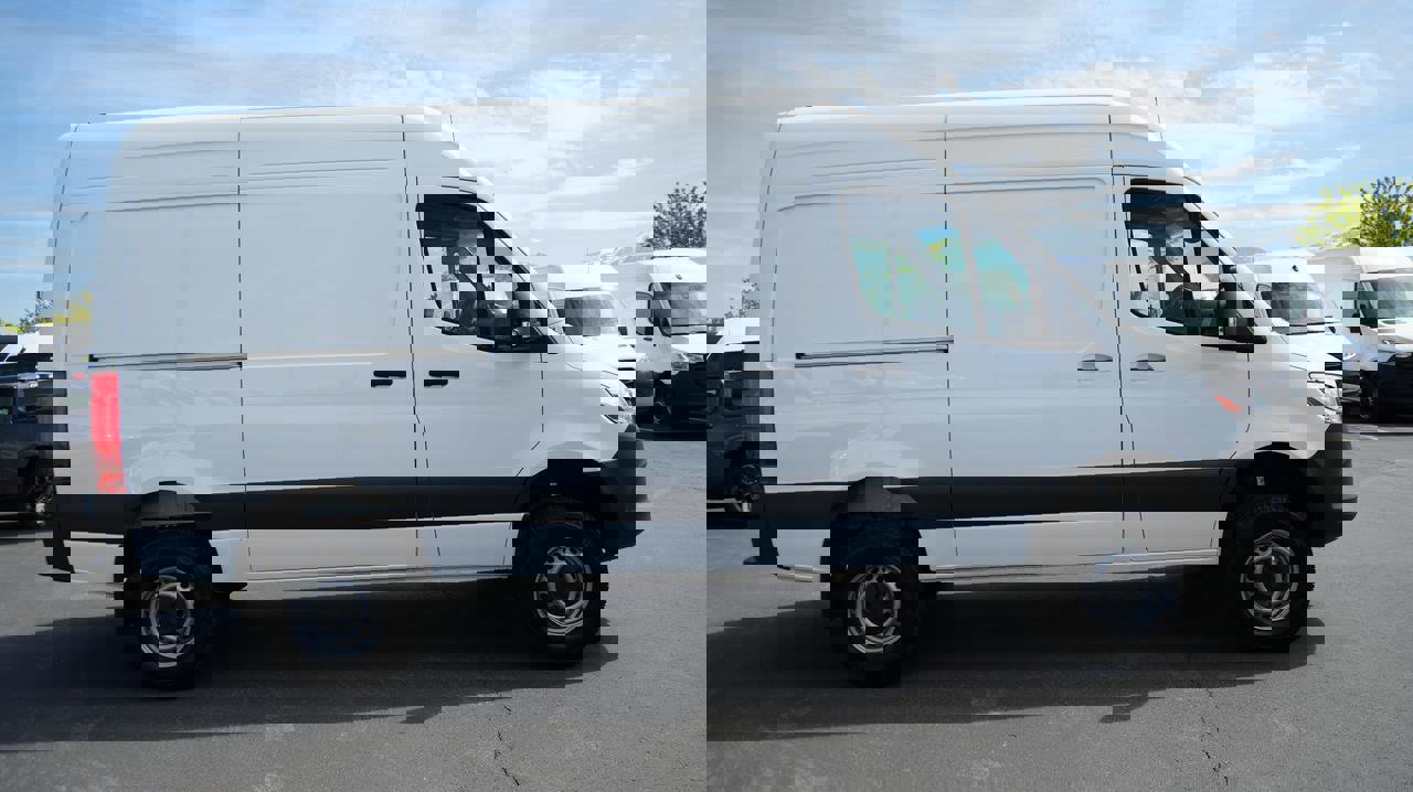 Used 2024 Mercedes-Benz Sprinter 144 Cargo image 5