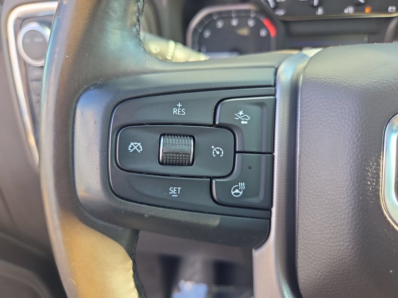 Used 2022 GMC Sierra 1500 SLT w/ SLT Premium Plus Package AWD/4WD image 30