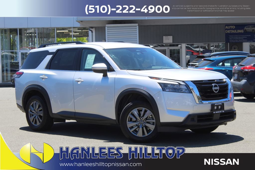 Used 2025 Nissan Pathfinder SV FWD image 1