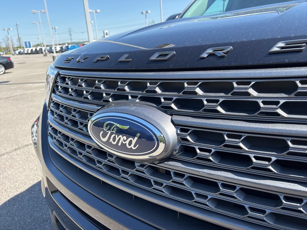 Used 2023 Ford Explorer XLT w/ Equipment Group 202A AWD/4WD image 11