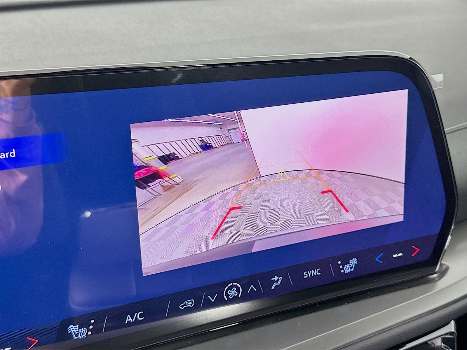 New 2026 Chevrolet Traverse LT image 14