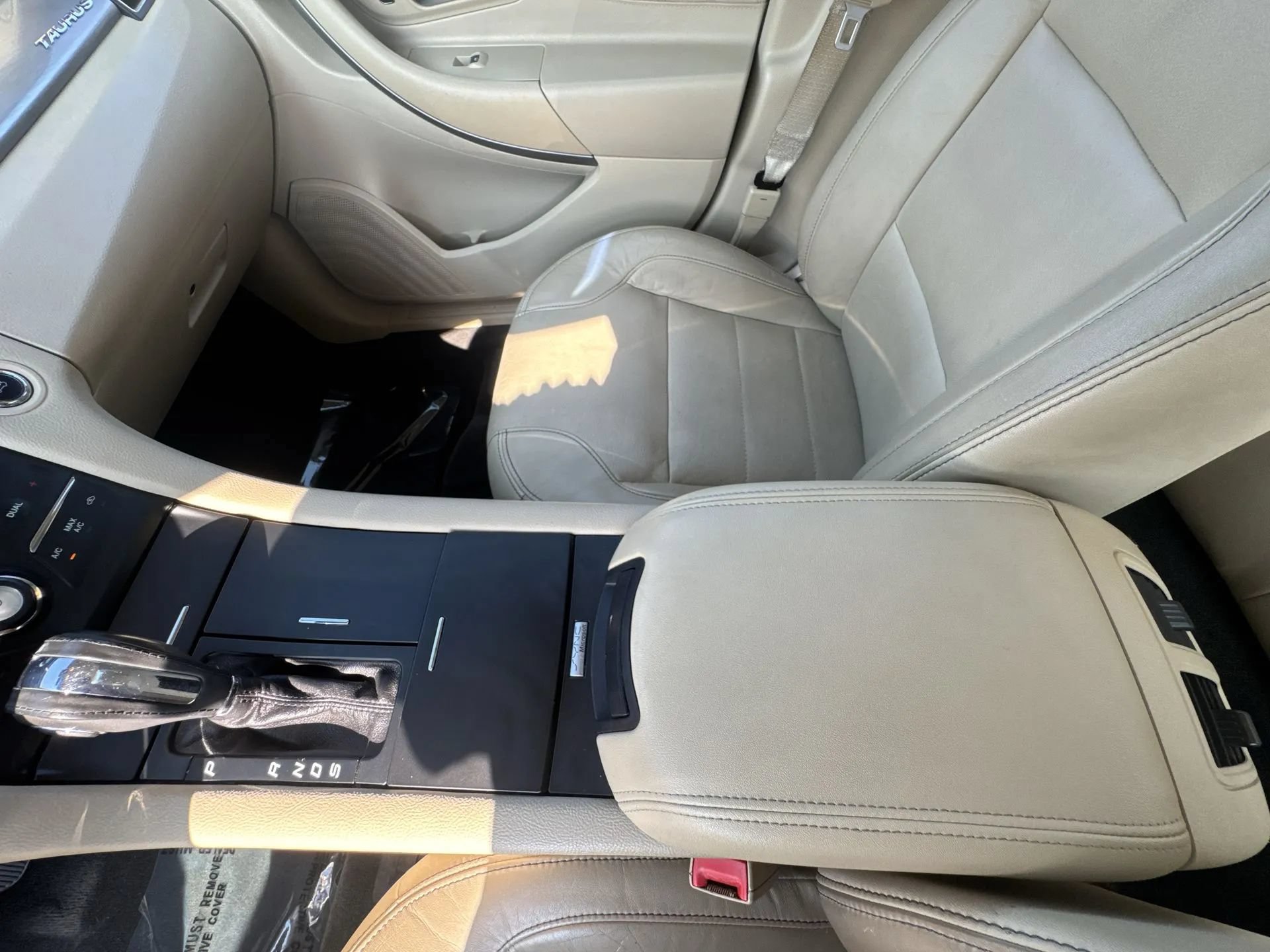 Used 2014 Ford Taurus SEL w/ Equipment Group 201A FWD image 24
