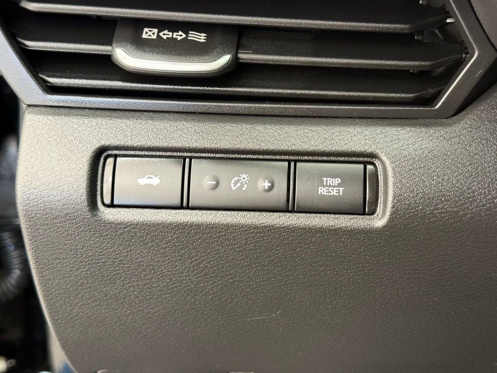 Used 2025 Nissan Altima 2.5 SV image 30