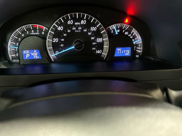 Used 2014 Toyota Camry SE FWD image 11