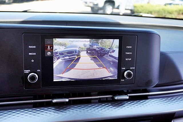 Used 2024 Kia Carnival LX FWD image 27