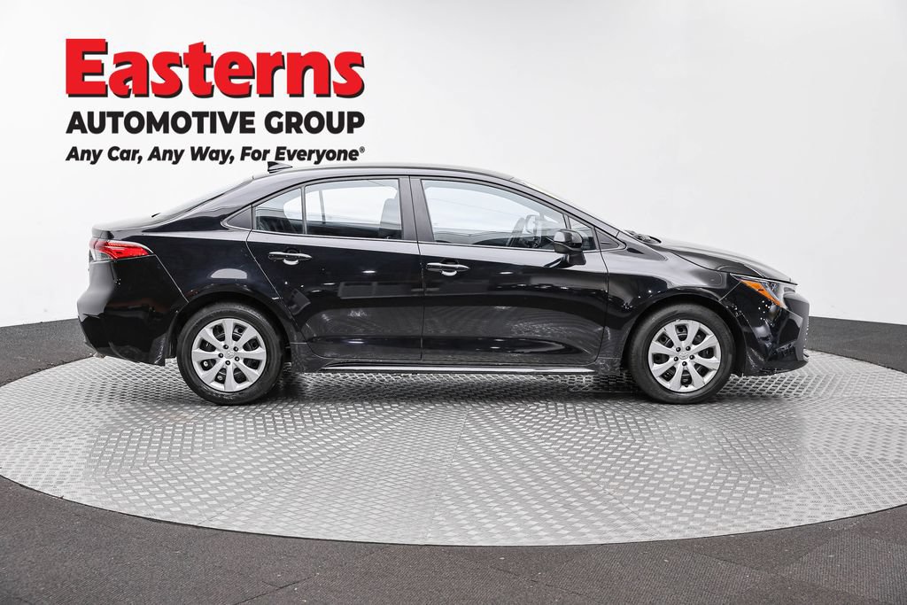 Used 2025 Toyota Corolla LE FWD image 4