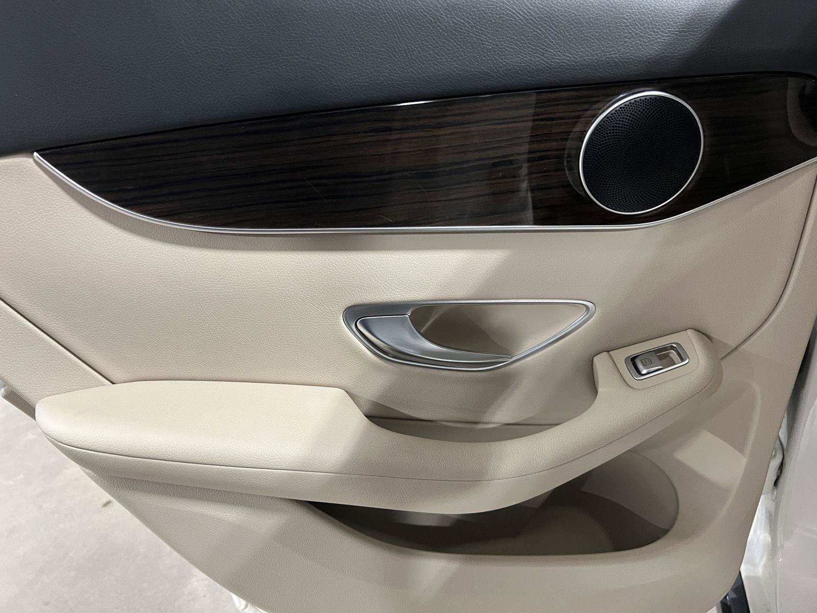 Used 2021 Mercedes-Benz GLC 300 image 11