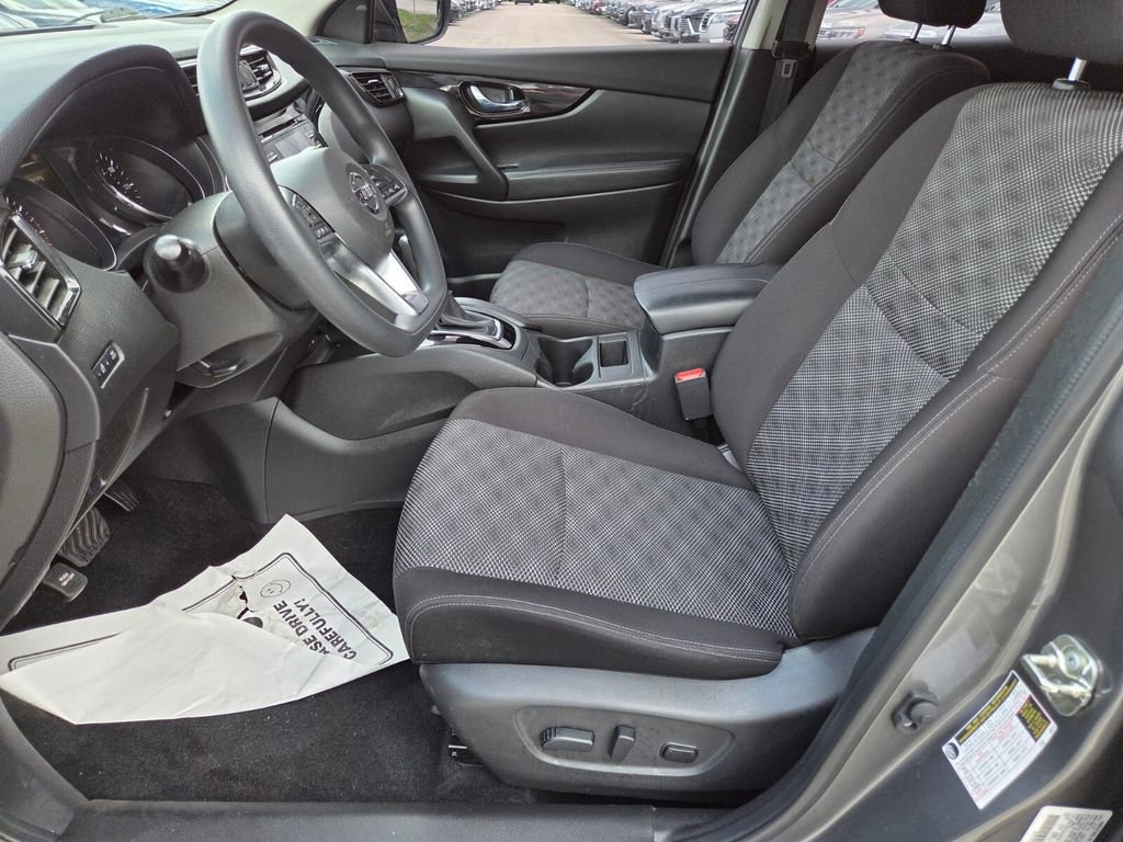 Used 2018 Nissan Rogue Sport SV image 22