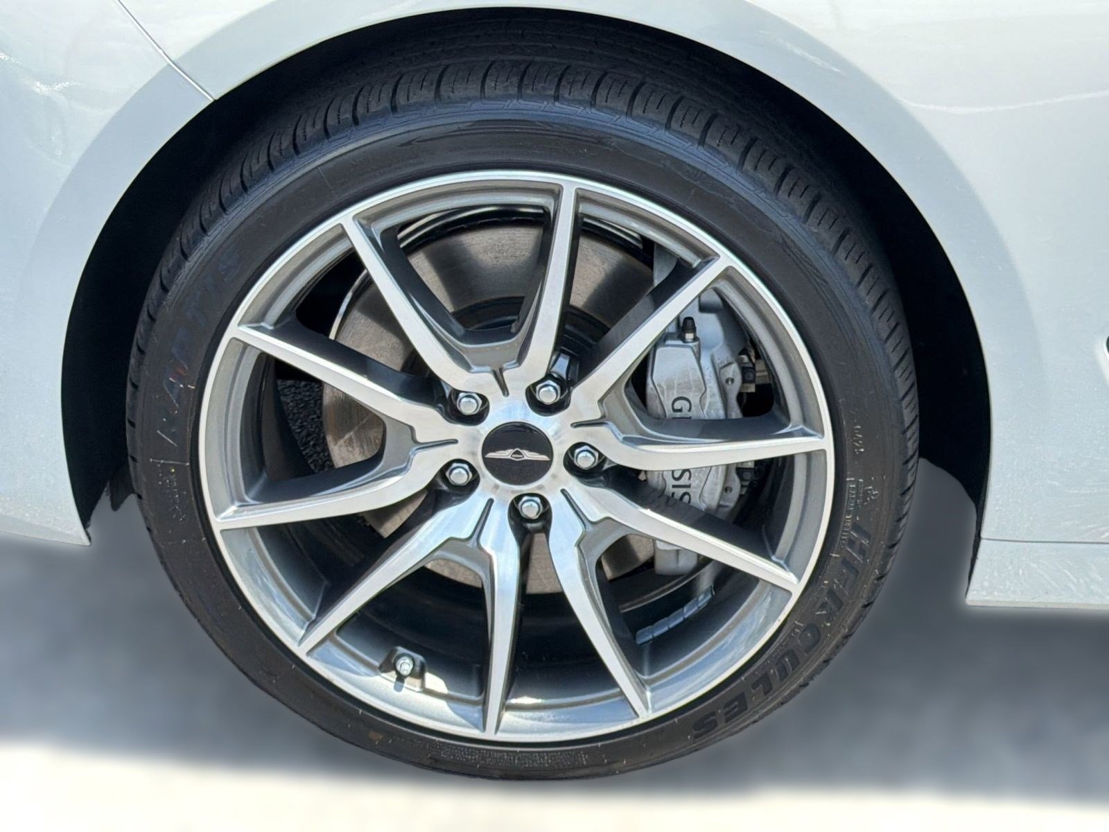 Used 2025 Genesis G70 2.5T image 11