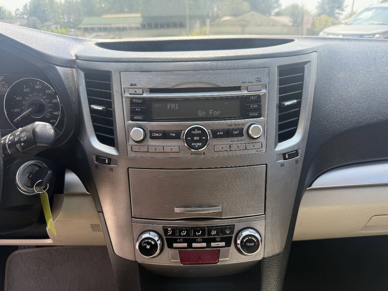 Used 2010 Subaru Outback 2.5i Premium w/ Popular Equipment Group 1A AWD/4WD image 18