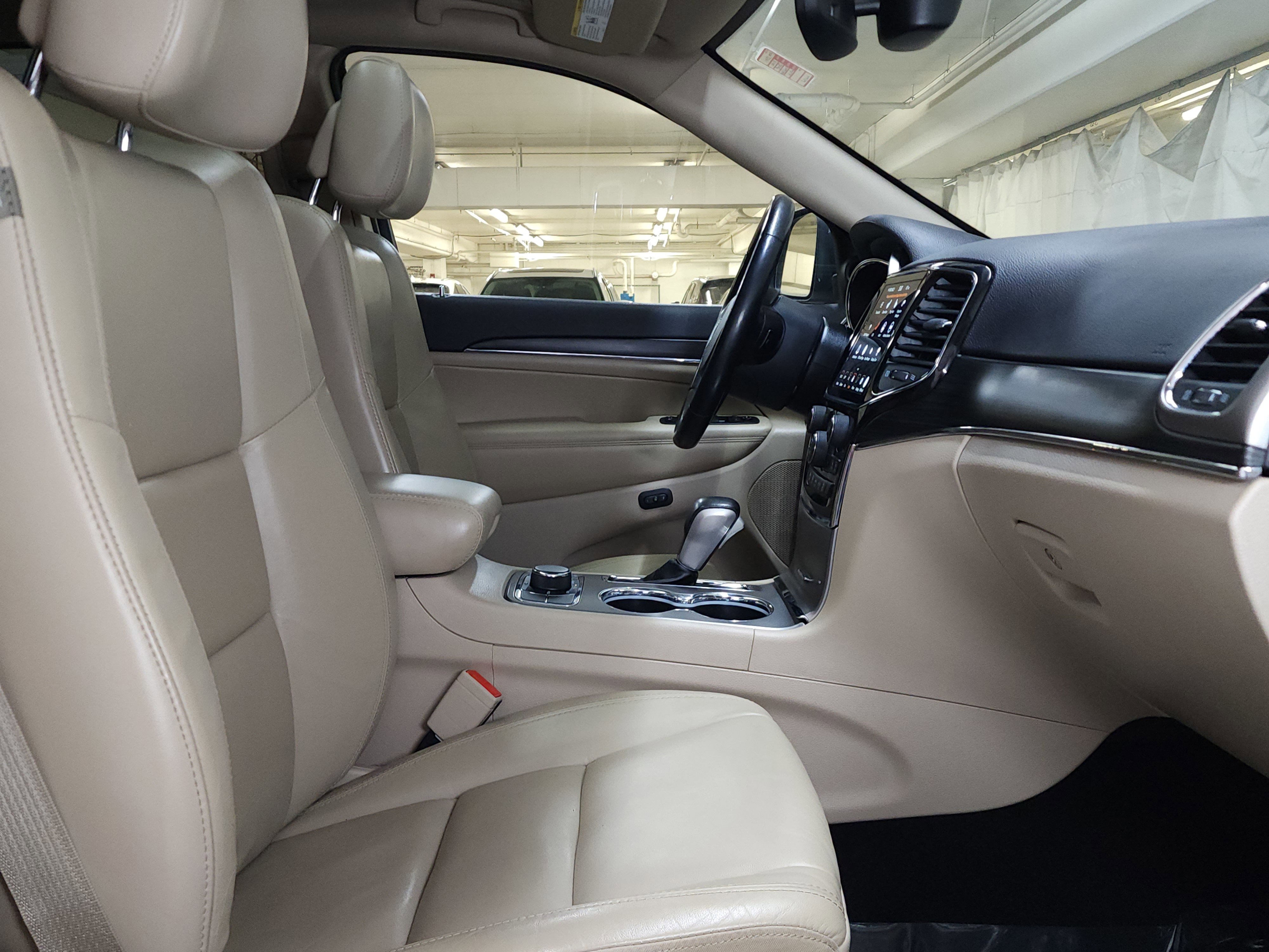 Used 2021 Jeep Grand Cherokee Limited w/ Trailer Tow Group IV image 23