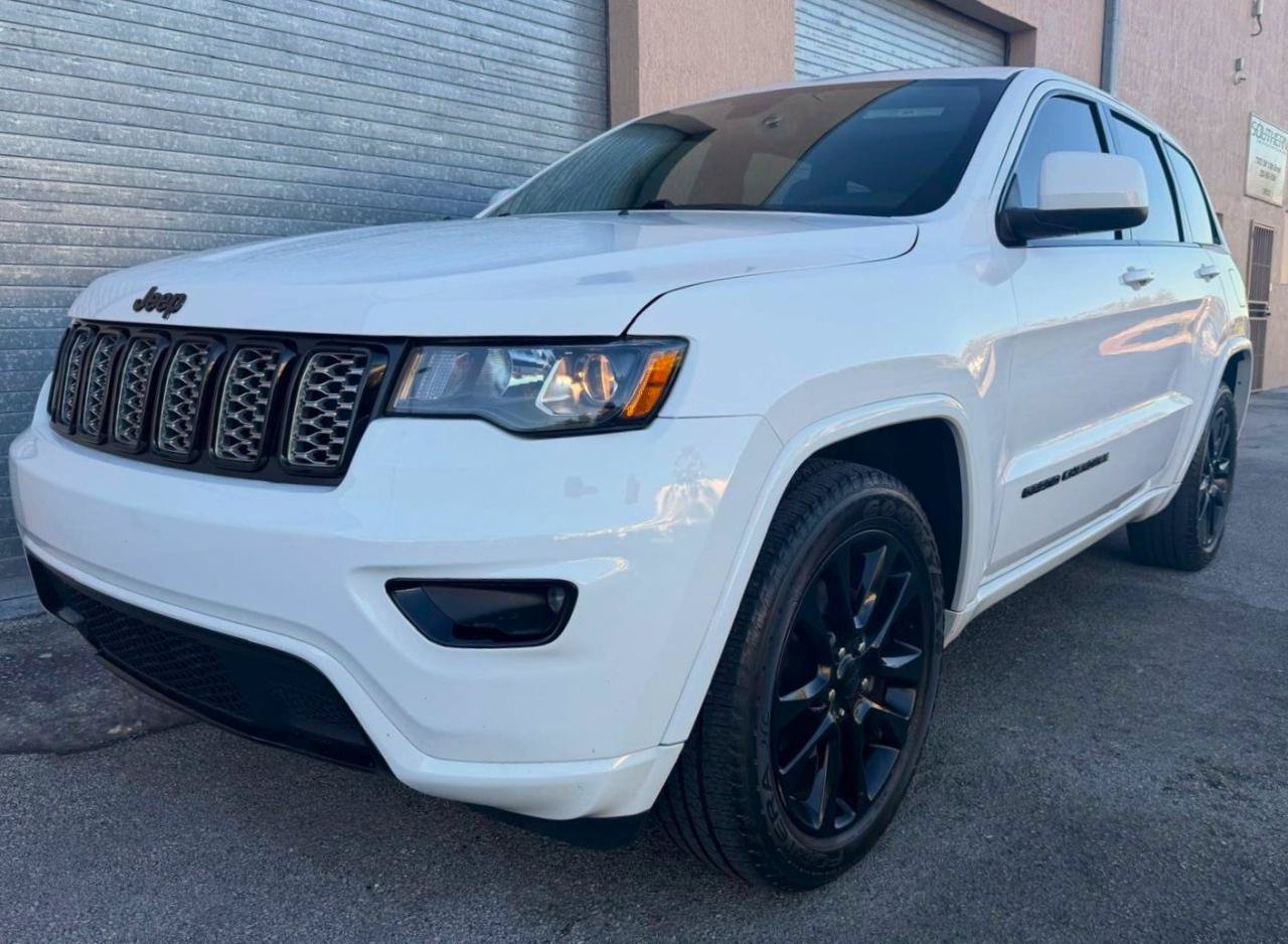 Used 2019 Jeep Grand Cherokee Laredo RWD image 3