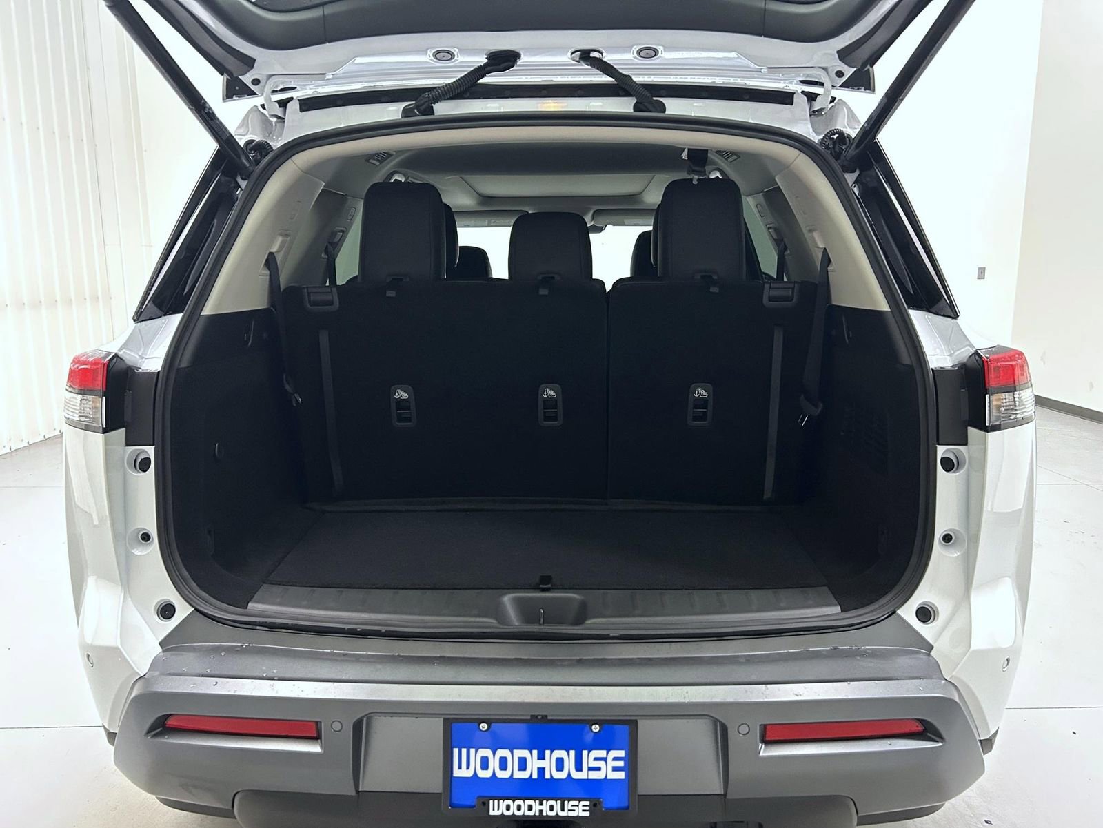 New 2026 Nissan Pathfinder SL image 9