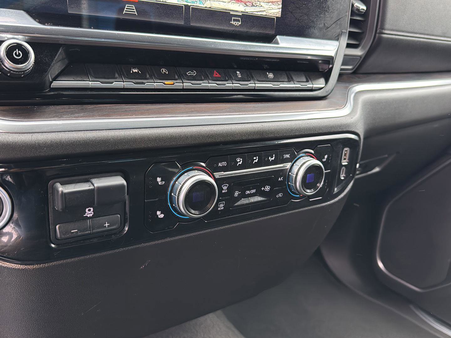 Used 2025 GMC Sierra 1500 SLT image 24