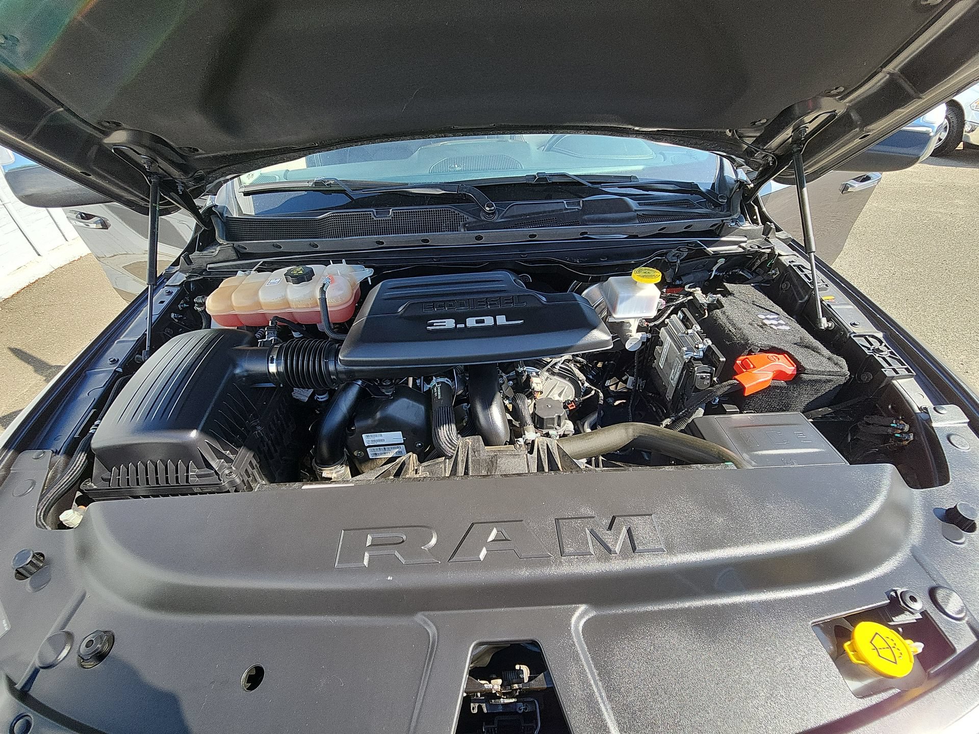 Used 2022 RAM 1500 Laramie AWD/4WD image 17
