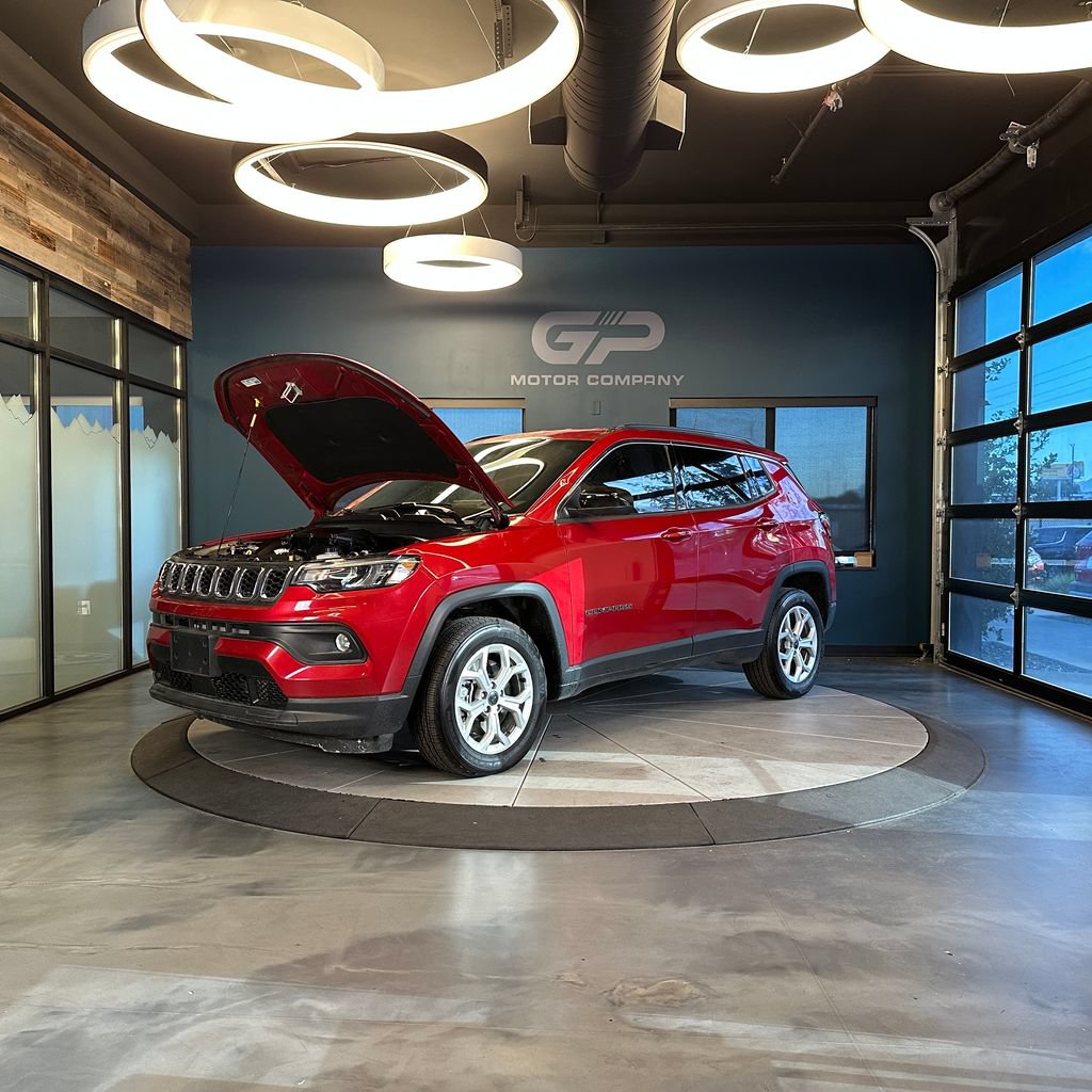 Used 2025 Jeep Compass Latitude AWD/4WD image 24