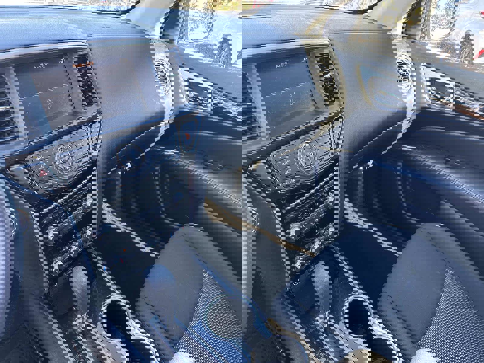 Used 2020 Nissan Pathfinder S image 23