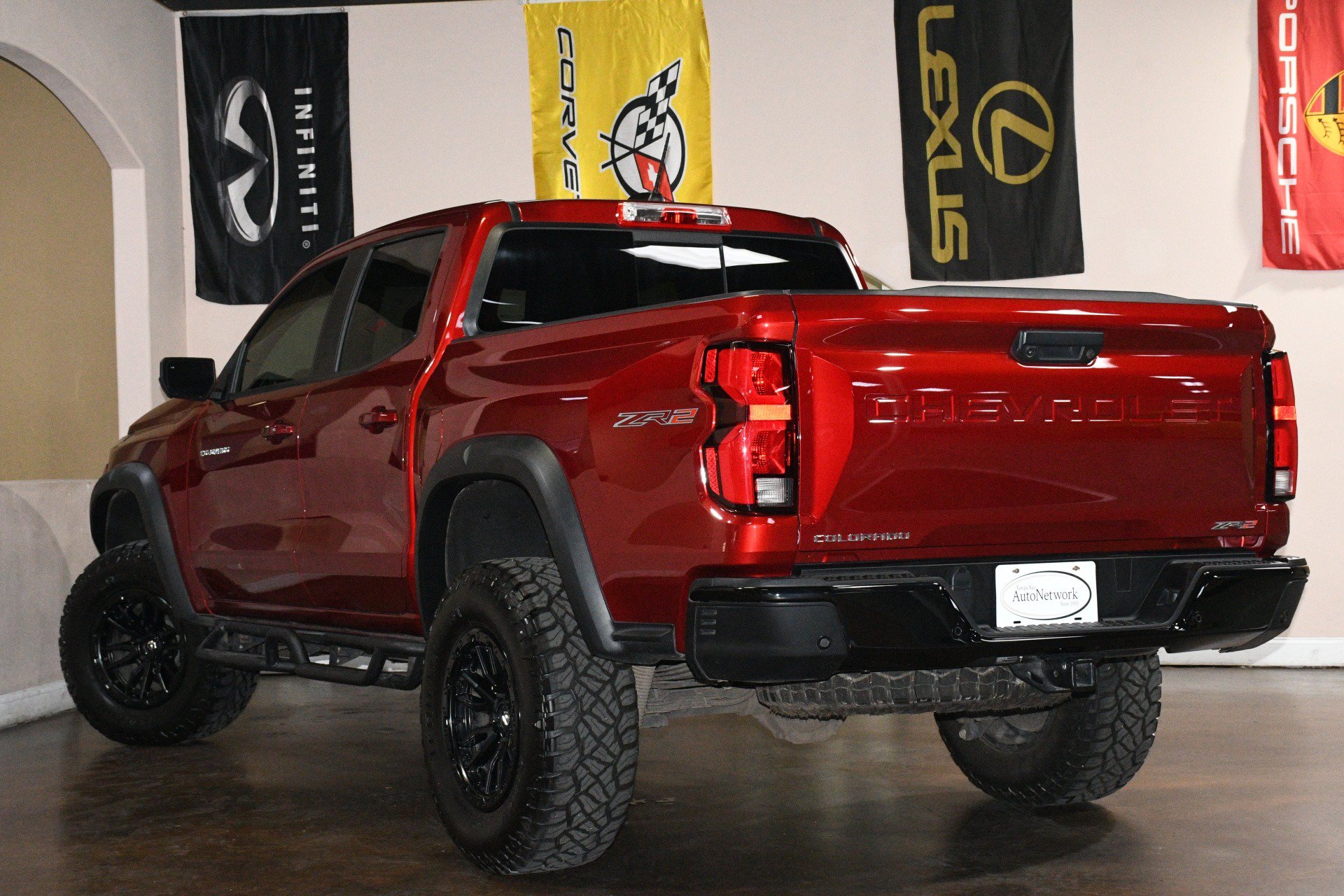 Used 2025 Chevrolet Colorado ZR2 w/ Technology Package AWD/4WD image 6