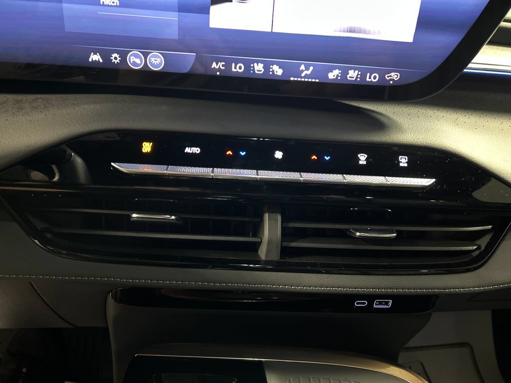 Used 2026 Buick Enclave Avenir w/ Super Cruise Package FWD image 19