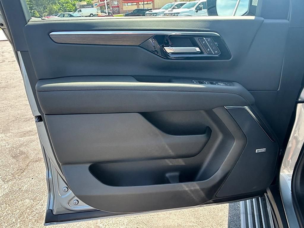 New 2025 Chevrolet Suburban High Country image 12