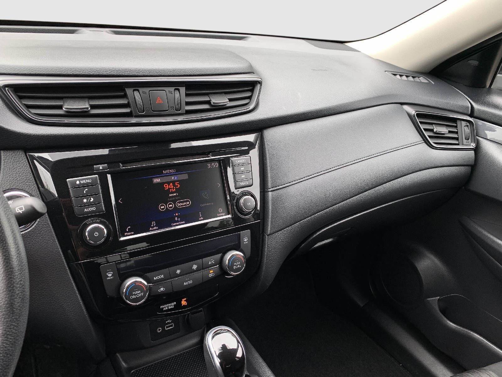 Used 2020 Nissan Rogue SV AWD/4WD image 16
