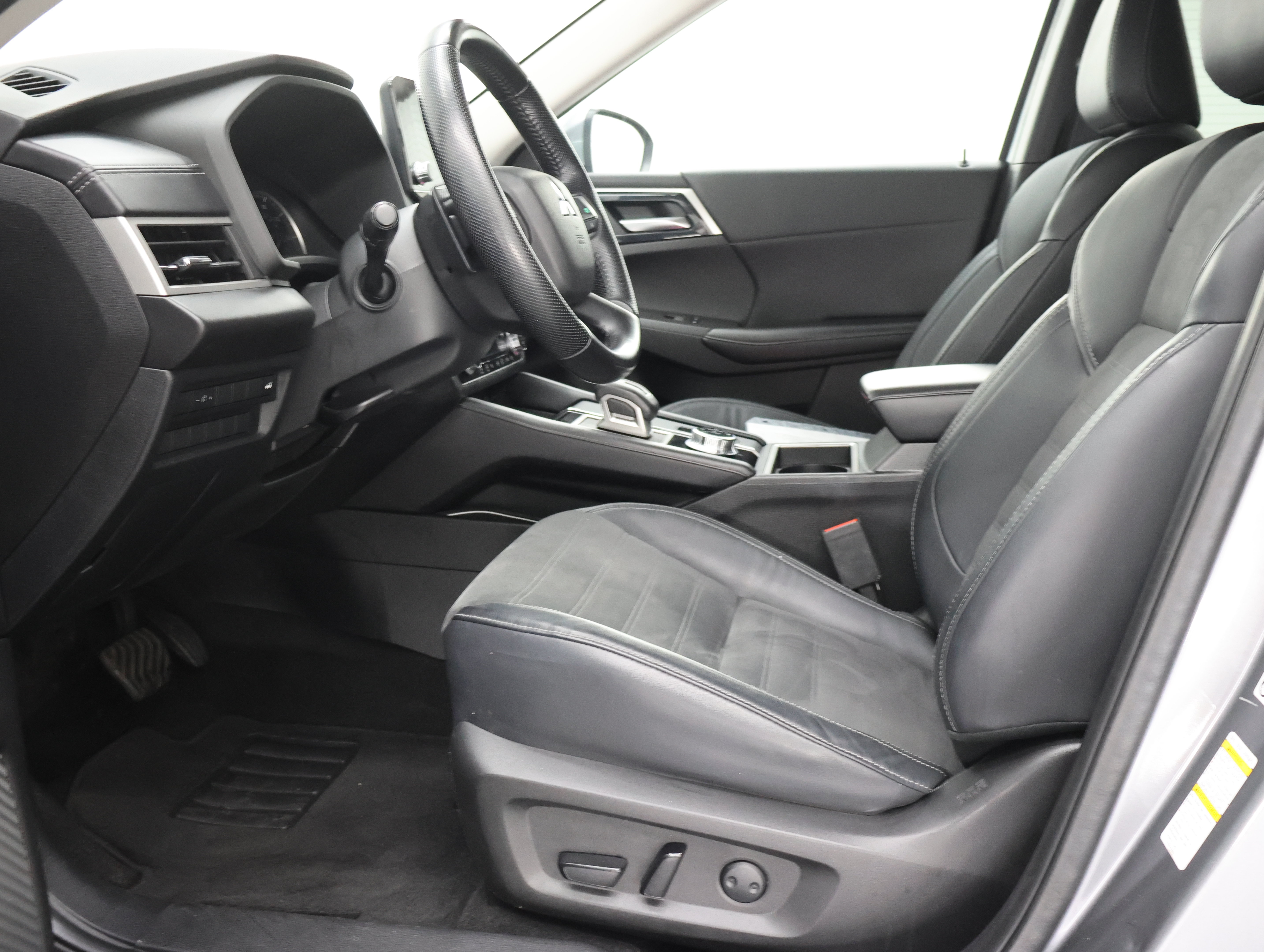 Used 2022 Mitsubishi Outlander SE AWD/4WD image 8