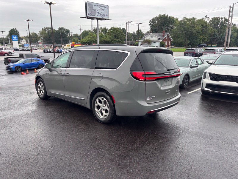 Used 2022 Chrysler Pacifica Limited FWD image 6