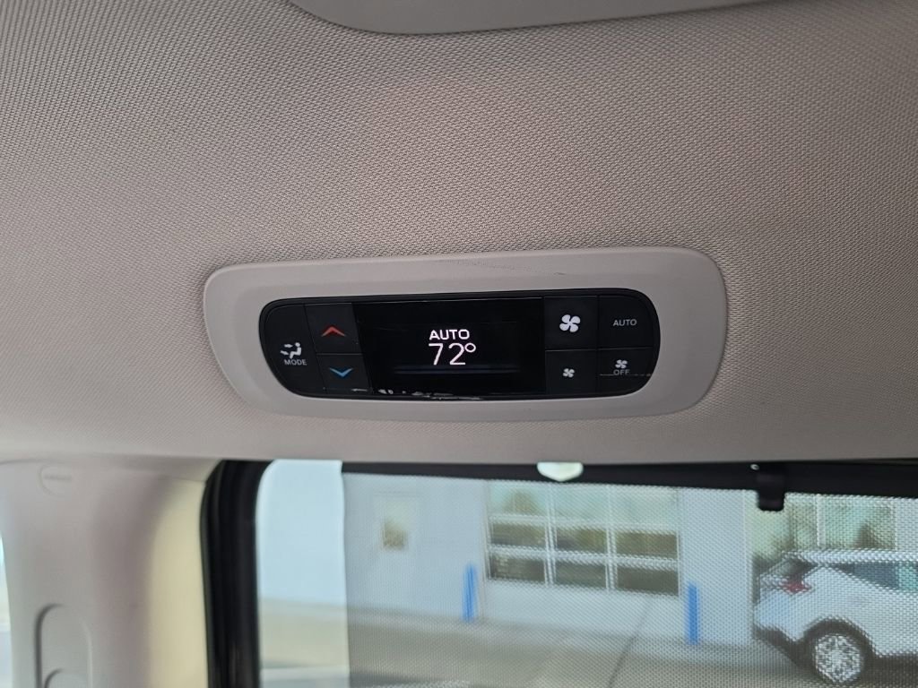 Used 2024 Chrysler Pacifica Touring-L FWD image 28