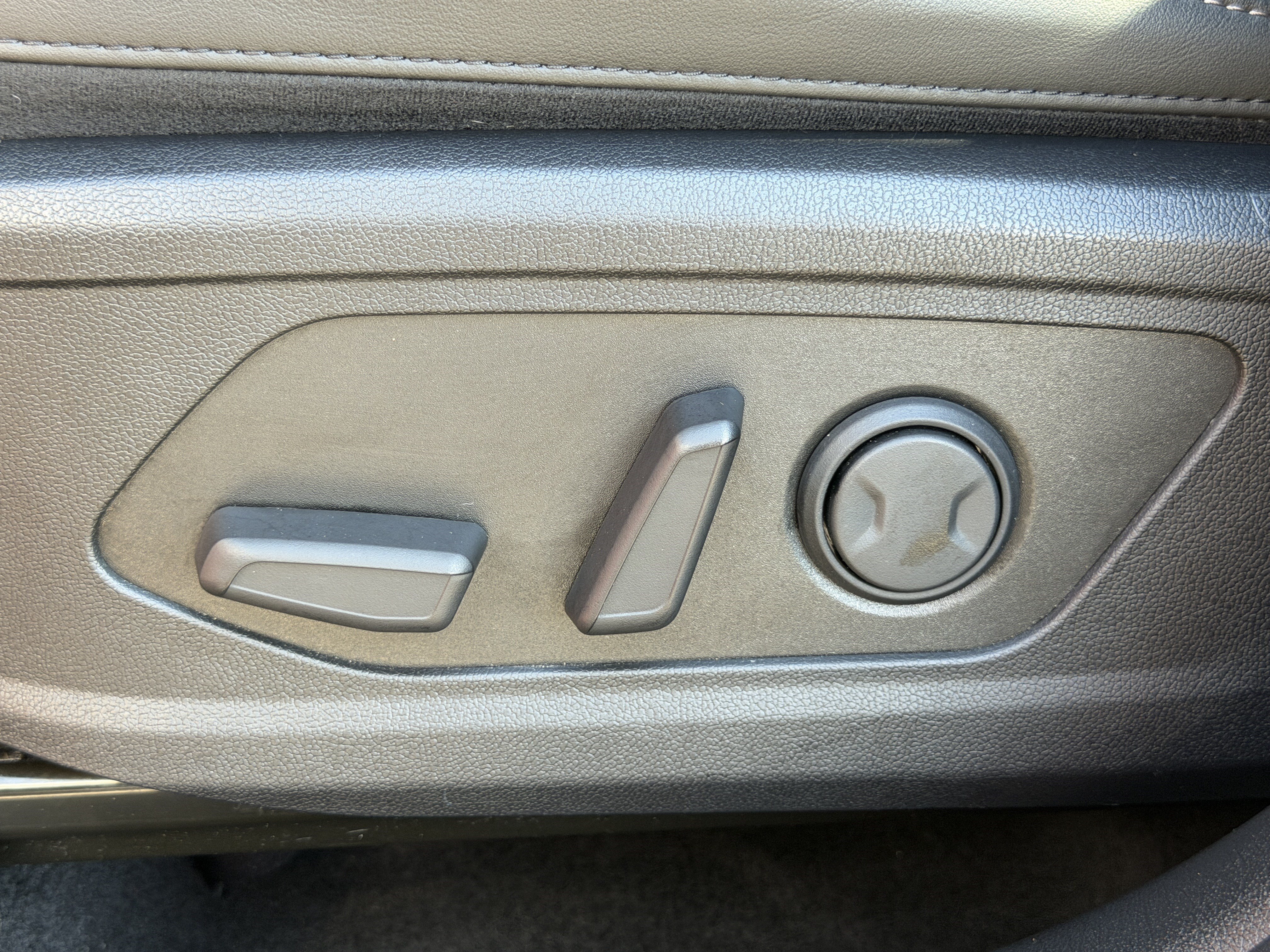 Certified 2025 Kia Sorento S w/ Panoramic Sunroof Package FWD image 16