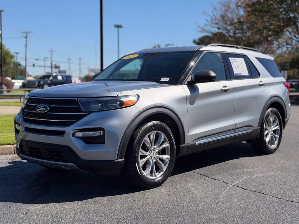 Used 2023 Ford Explorer XLT w/ Equipment Group 202A RWD image 9