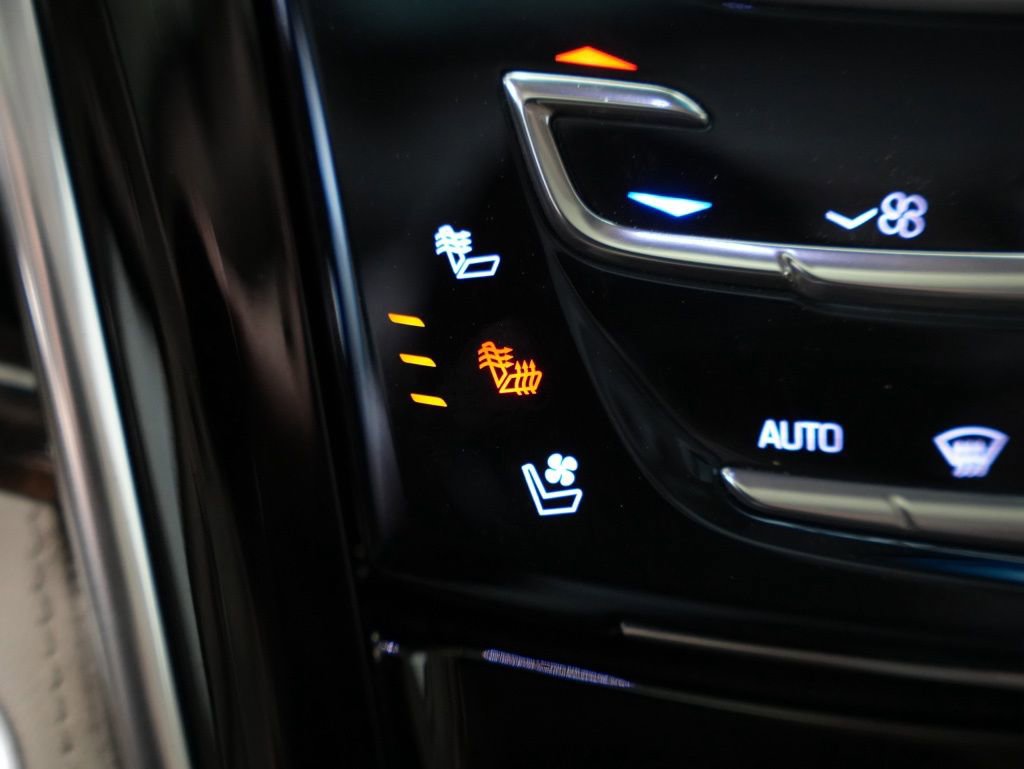 Used 2018 Cadillac Escalade Premium Luxury image 27