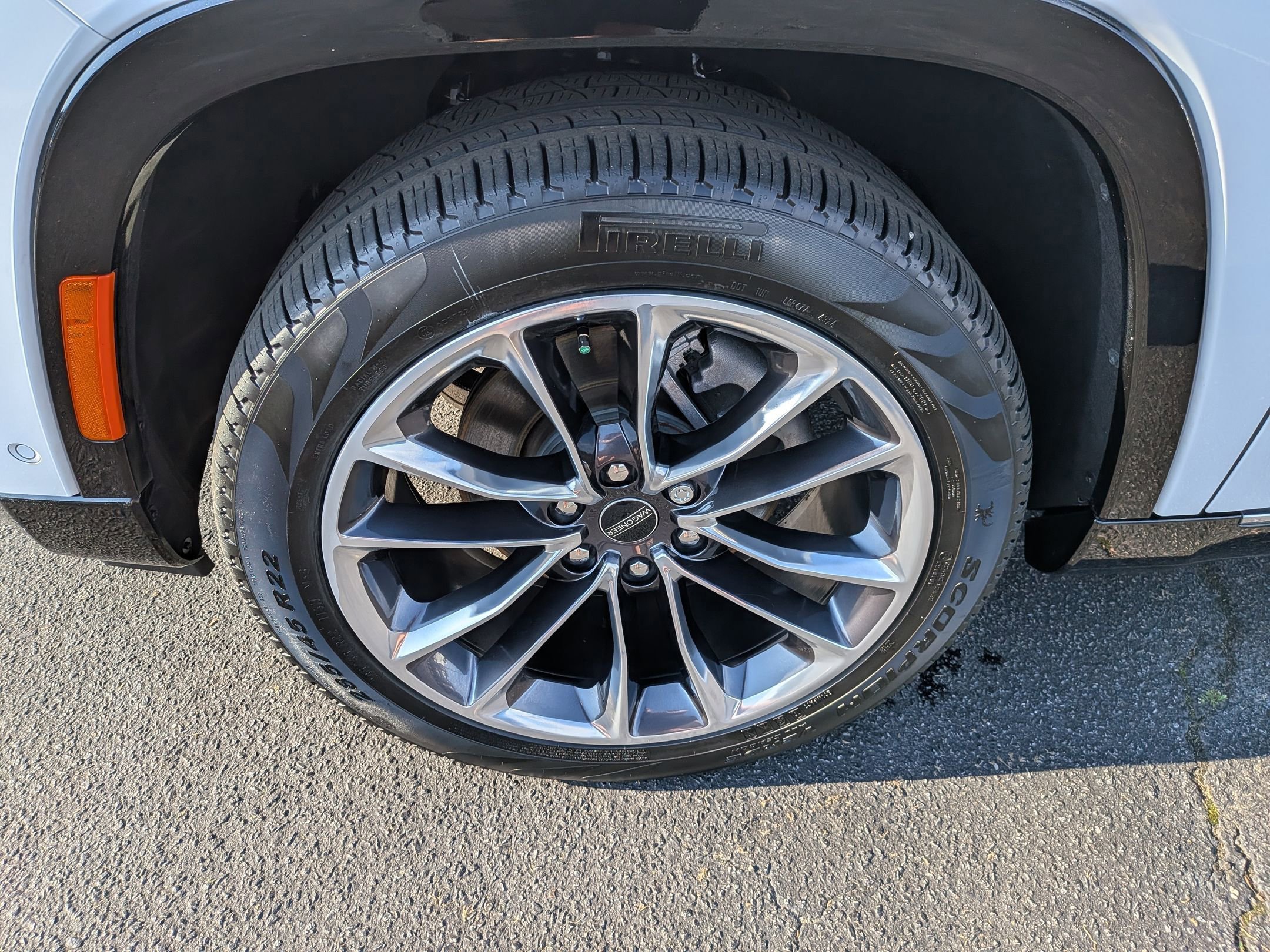 Certified 2025 Jeep Wagoneer Series III w/ Premium Group I image 9