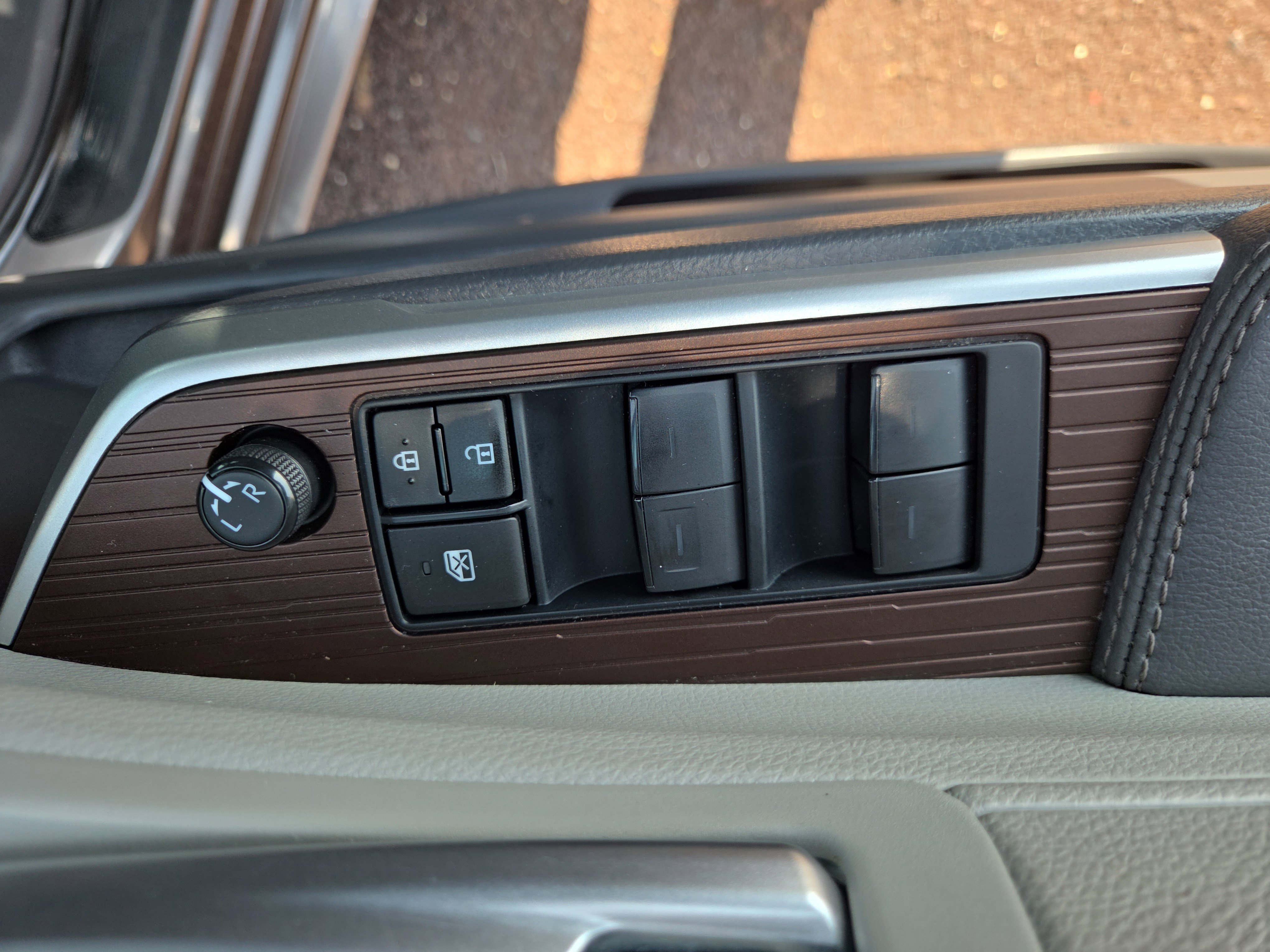 Used 2023 Toyota Sienna XLE w/ XLE Plus Package image 31