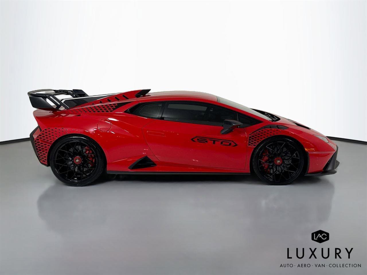 Used 2022 Lamborghini Huracan STO RWD image 5